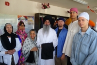 christopher-dennison-with-world-renowned-bhai-harjinder-singh-ji